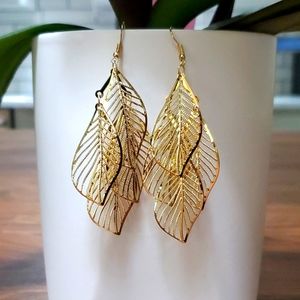 Lightweight gold toned dangling leaf earrings.